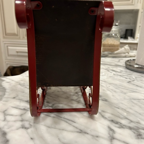 Tobacco Brown Gold Red Sleigh with Brass/Gold colored nail-pin/tacks - Picture 5 of 12